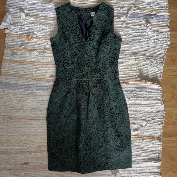 Venus Emerald Green and Black Mini Sleeveless Scollop Neck Fit Dress Size 2 - Picture 2 of 6